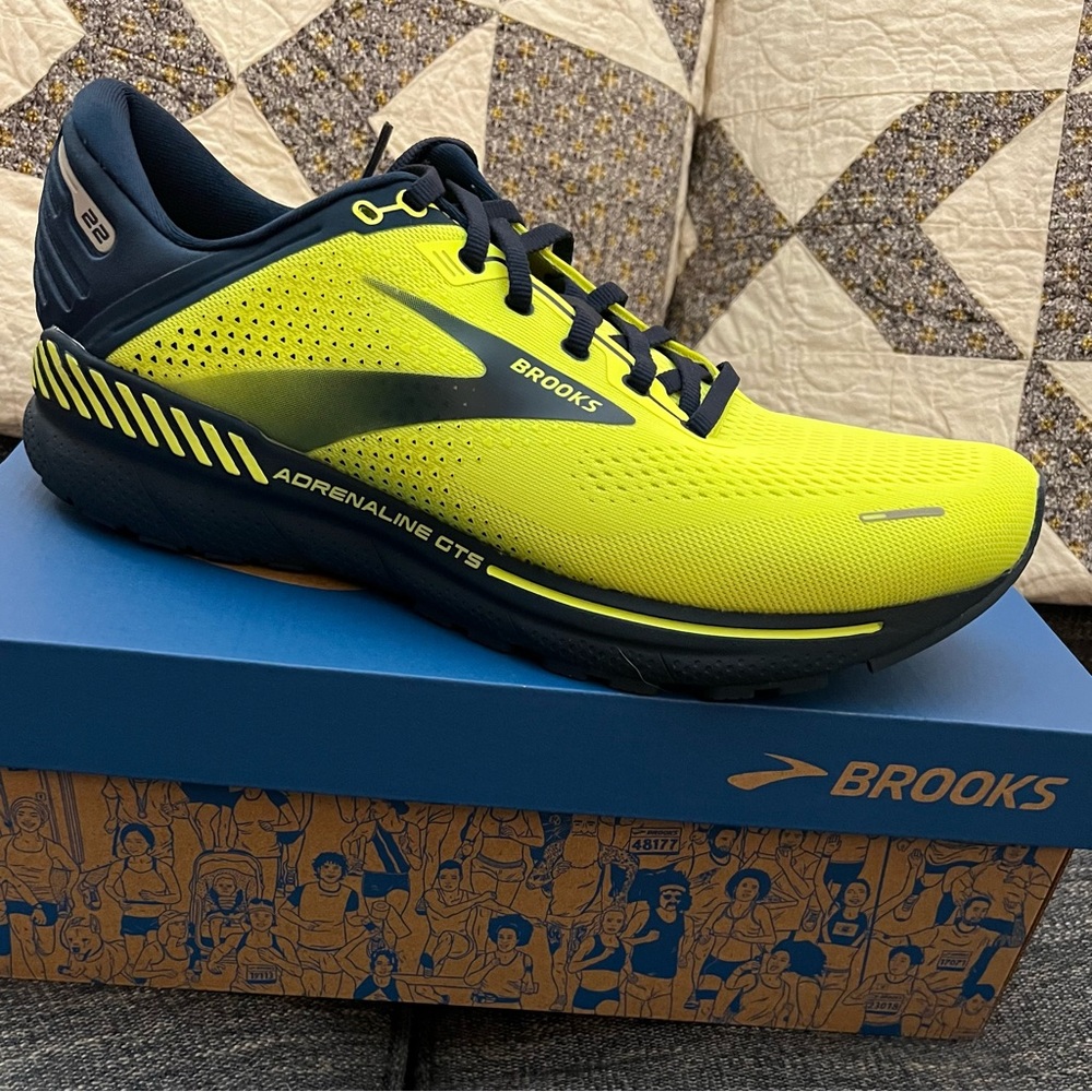 NIB Mens Adrenaline GTS 22, Sz 12